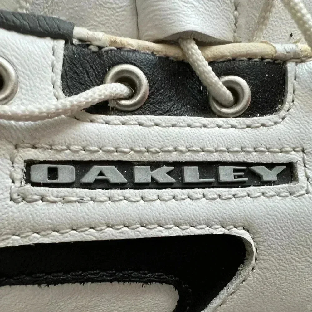 Oakley mens golf shoes. Size: 10. Style: 14010-100